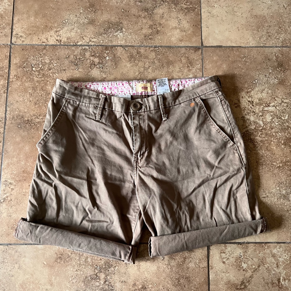 Levi's Tan Bermuda Shorts - Versatile and Stylish